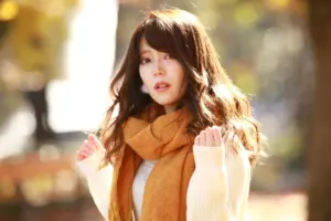 マフラーをしている女性